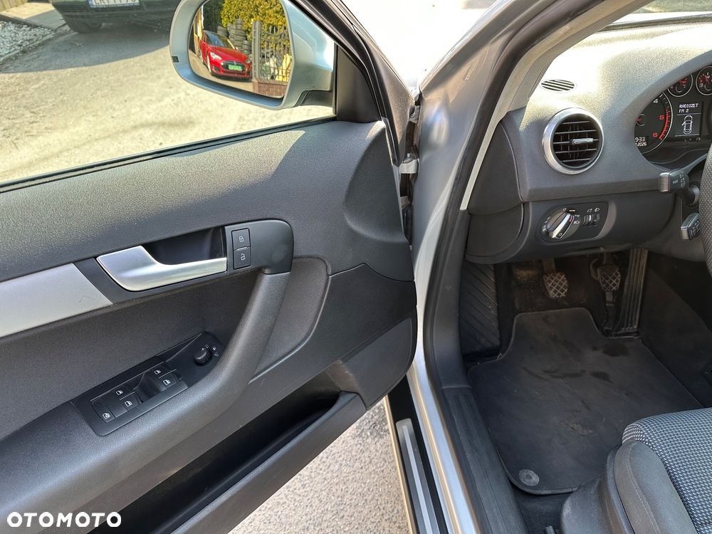 Audi A3 Sportback 1.6 TDI DPF S line Sportpaket - 14