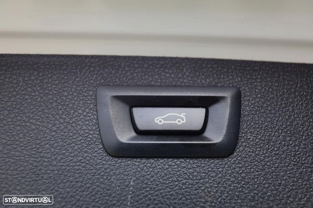 BMW 318 d Pack M - 24