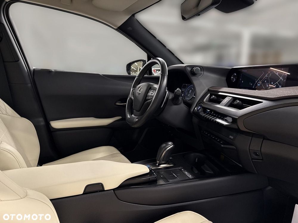 Lexus UX - 9