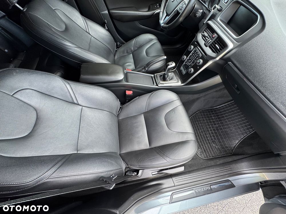 Volvo V40 D2 Summum - 23