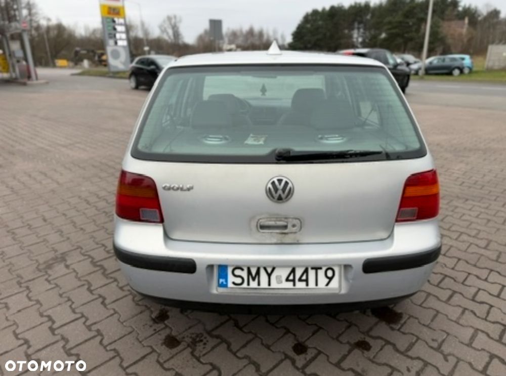 Volkswagen Golf 1.6 - 8