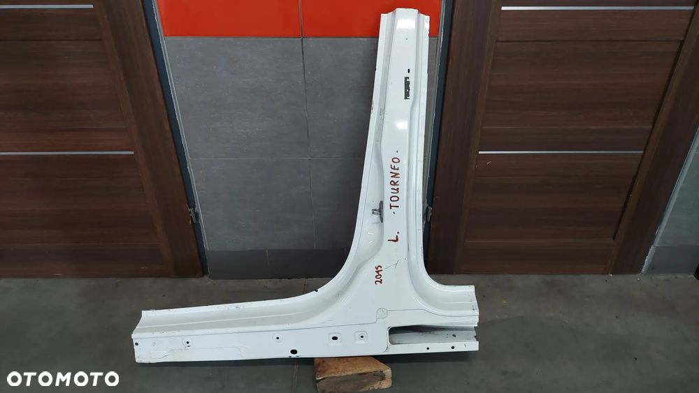SŁUPEK PRÓG STRONA LEWA FORD TOURNEO COURIER R2015