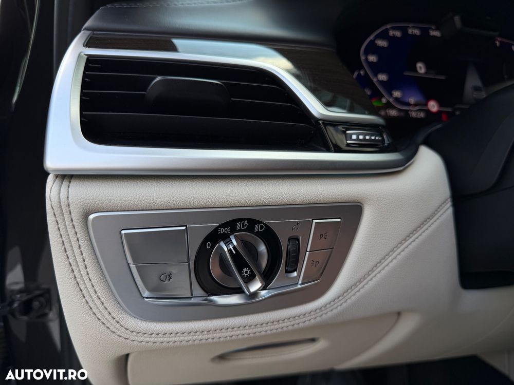 BMW Seria 7 740Li - 37