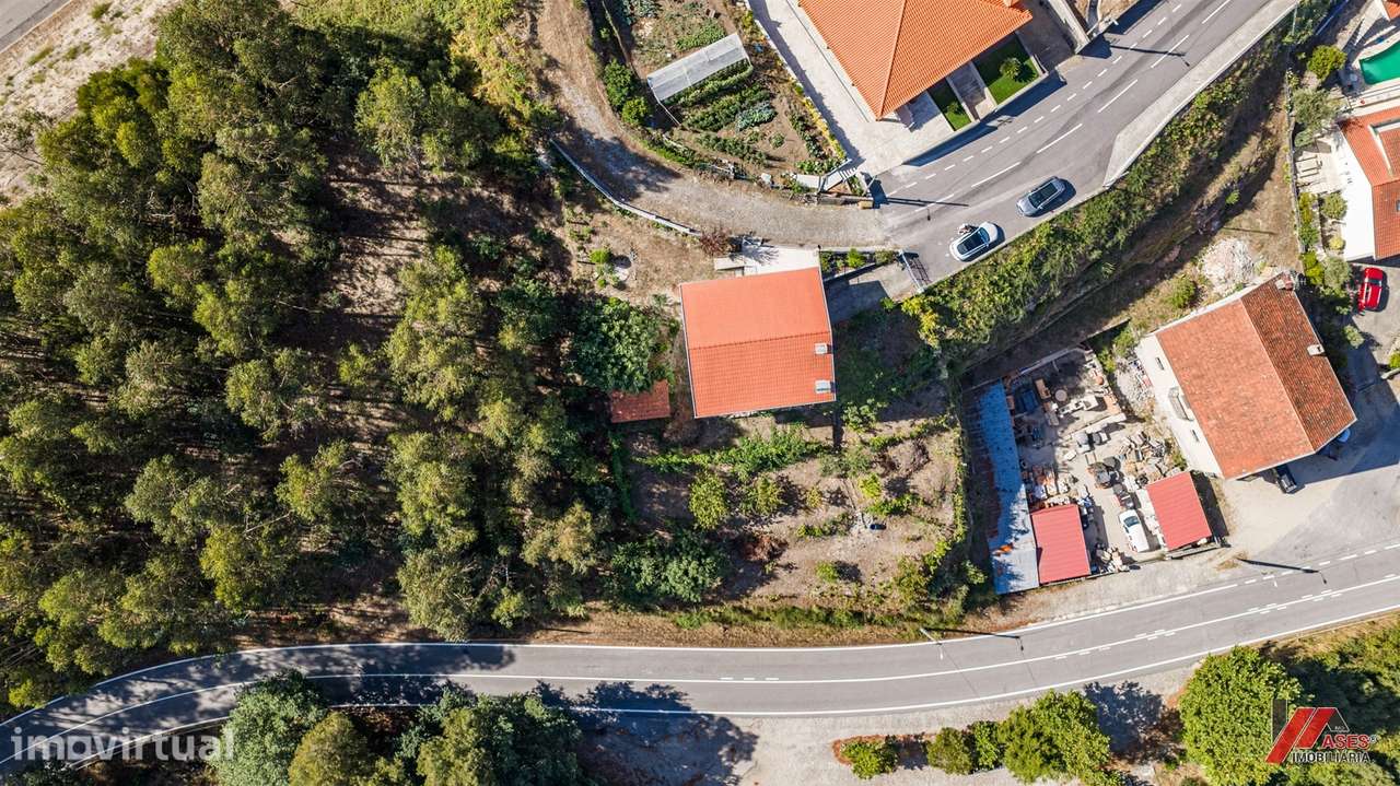 MORADIA INDIVIDUAL T2 COM GARAGEM , TERRENO E VISTAS  FANTÁSTICAS! - Grande imagem: 3/35