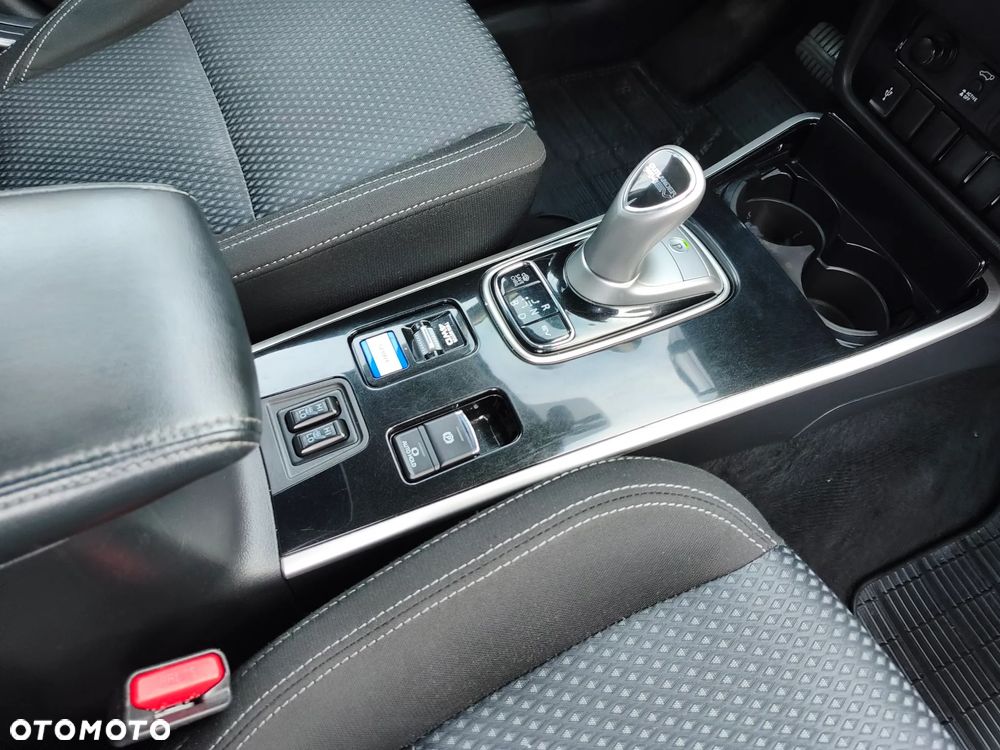 Mitsubishi Outlander 2.4 4WD - 17
