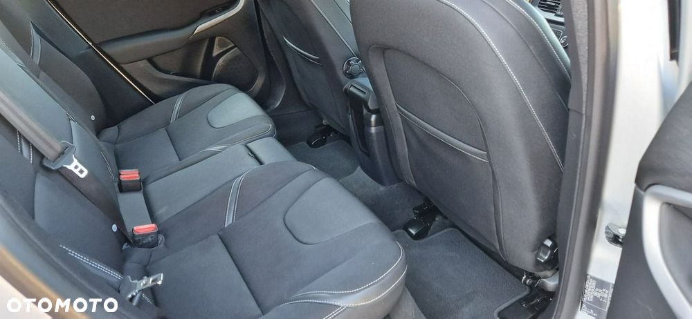 Volvo V40 - 24