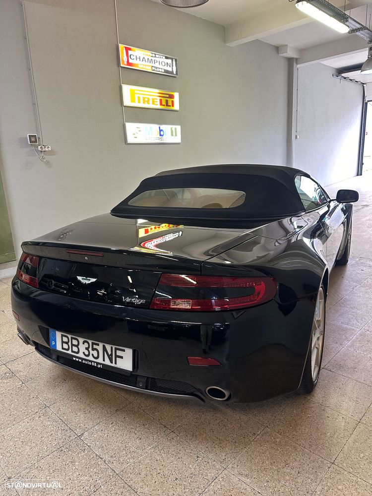 Aston Martin Vantage Roadster - 15