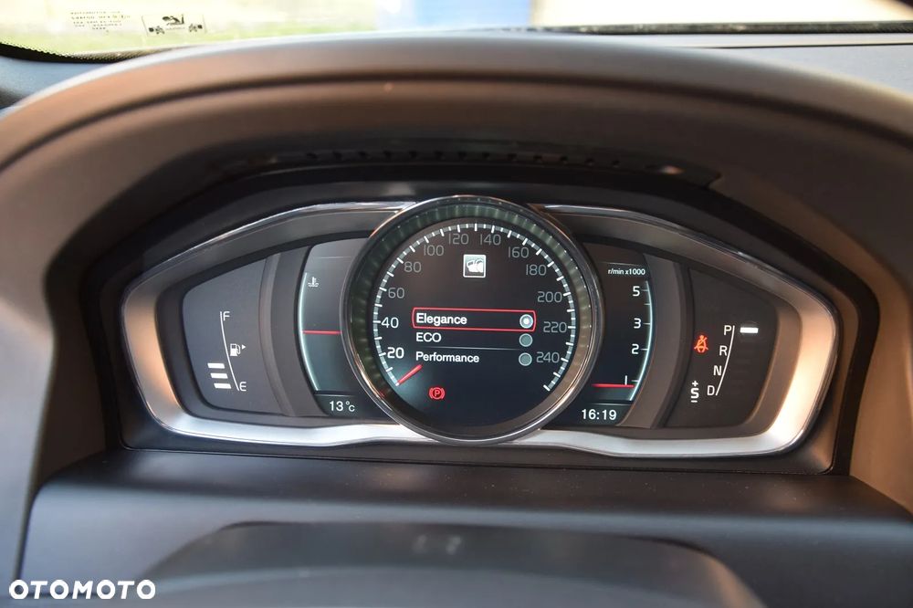 Volvo XC 60 D5 AWD Geartronic Momentum - 23