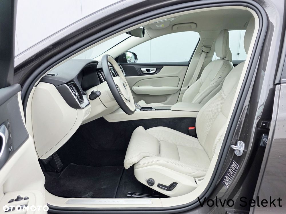 Volvo V60 Cross Country - 12