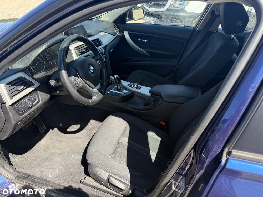 BMW Seria 3 318d M Sport - 10