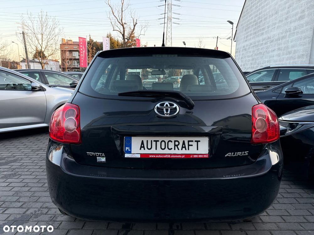 Toyota Auris 1.8 Premium - 24