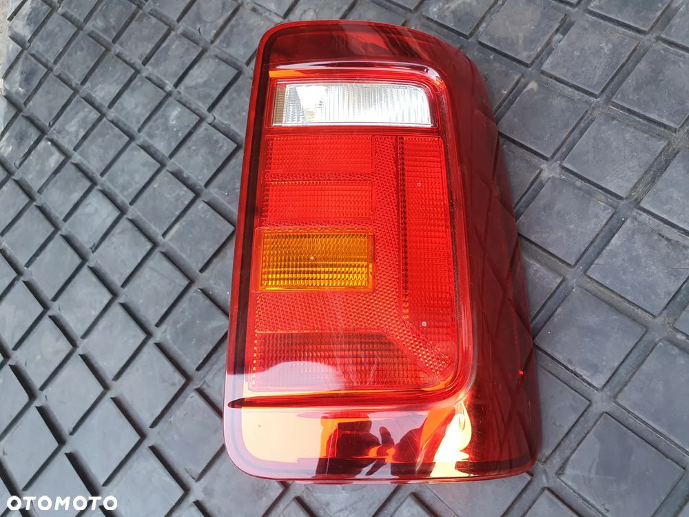 VW CADDY IV LAMPA PRAWY TYŁ 2K1945096AB EUROPA - 1