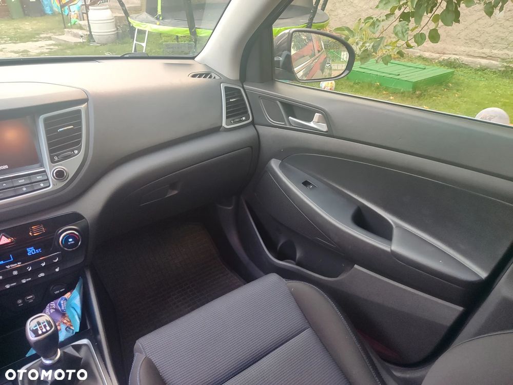 Hyundai Tucson 2.0 CRDI BlueDrive Style 2WD - 16