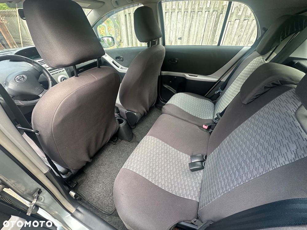 Toyota Yaris - 30