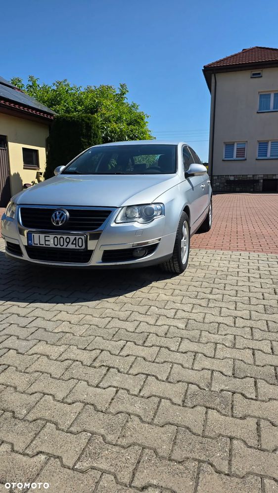 Volkswagen Passat - 2