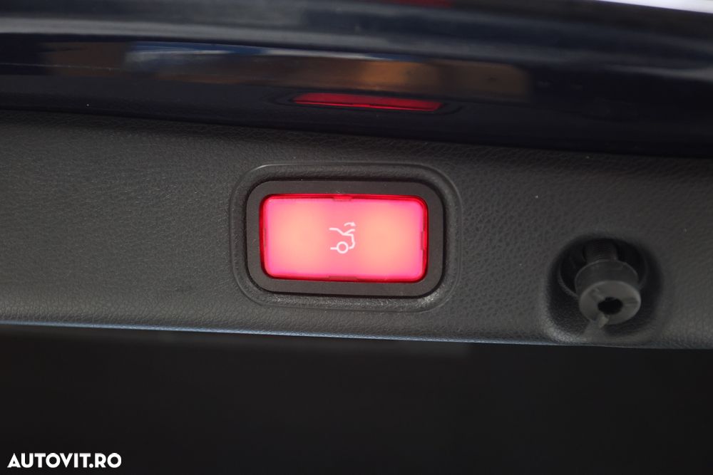 Mercedes-Benz E 300 de 4Matic 9G-TRONIC AMG Line - 40