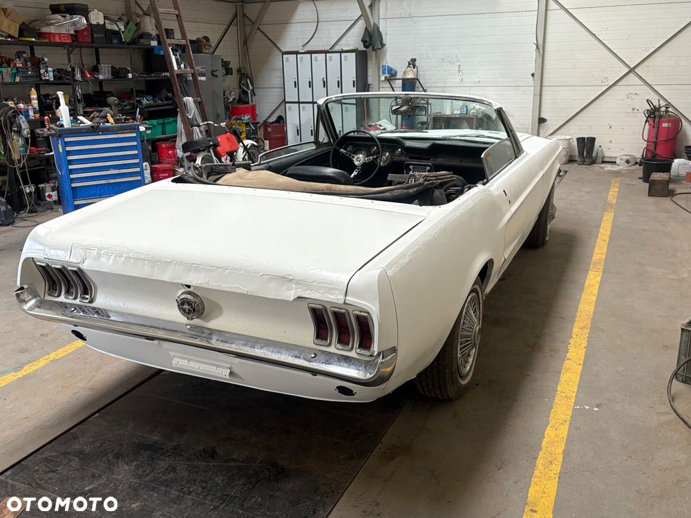 Ford Mustang - 4