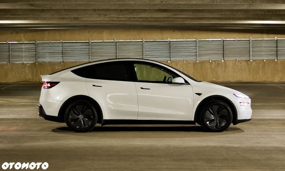 Tesla Model Y Long Range Dual Motor AWD - 6