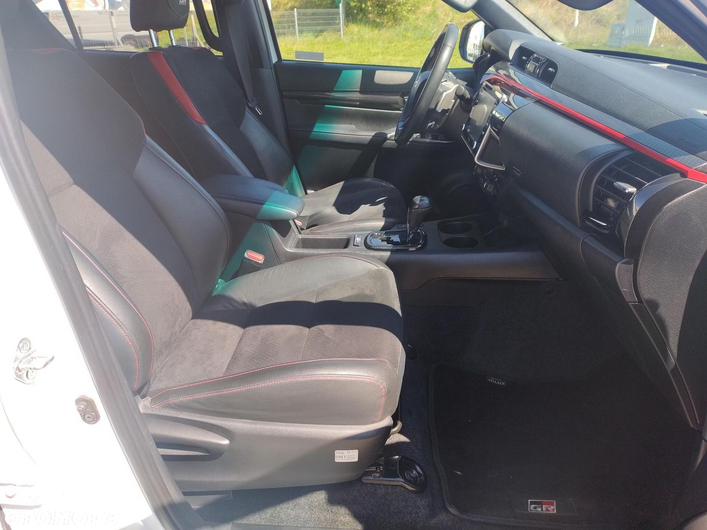 Toyota Hilux 2.8 D-4D Double Cab GR Sport 4x4 - 9