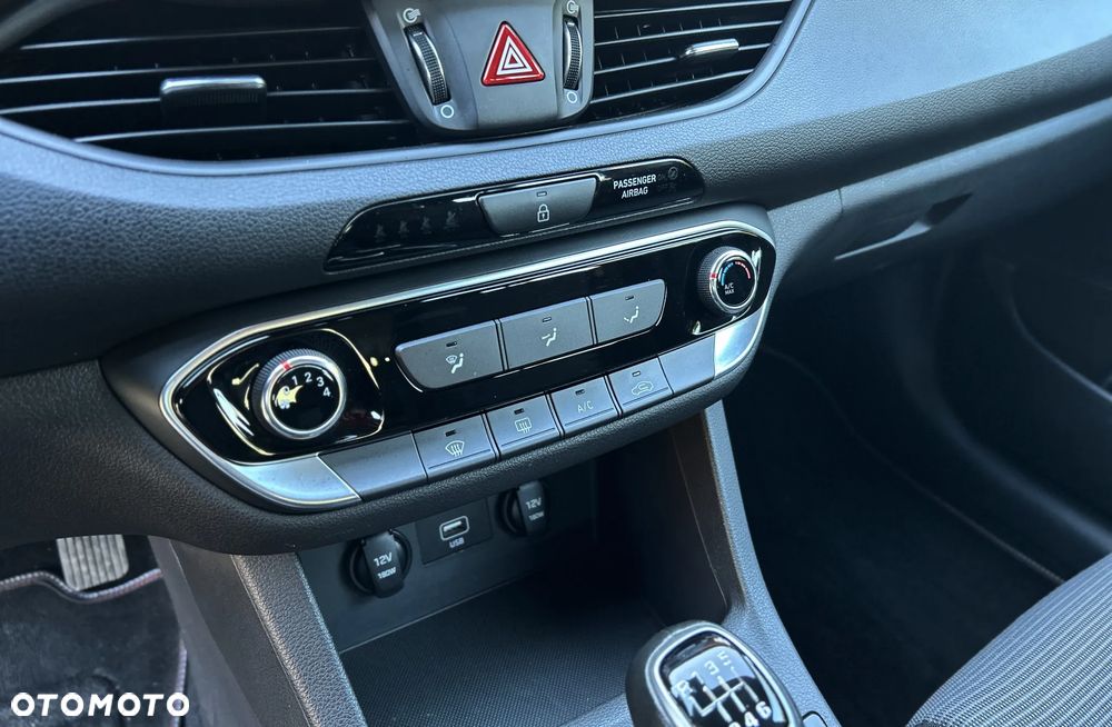 Hyundai i30 1.6 D Comfort - 25