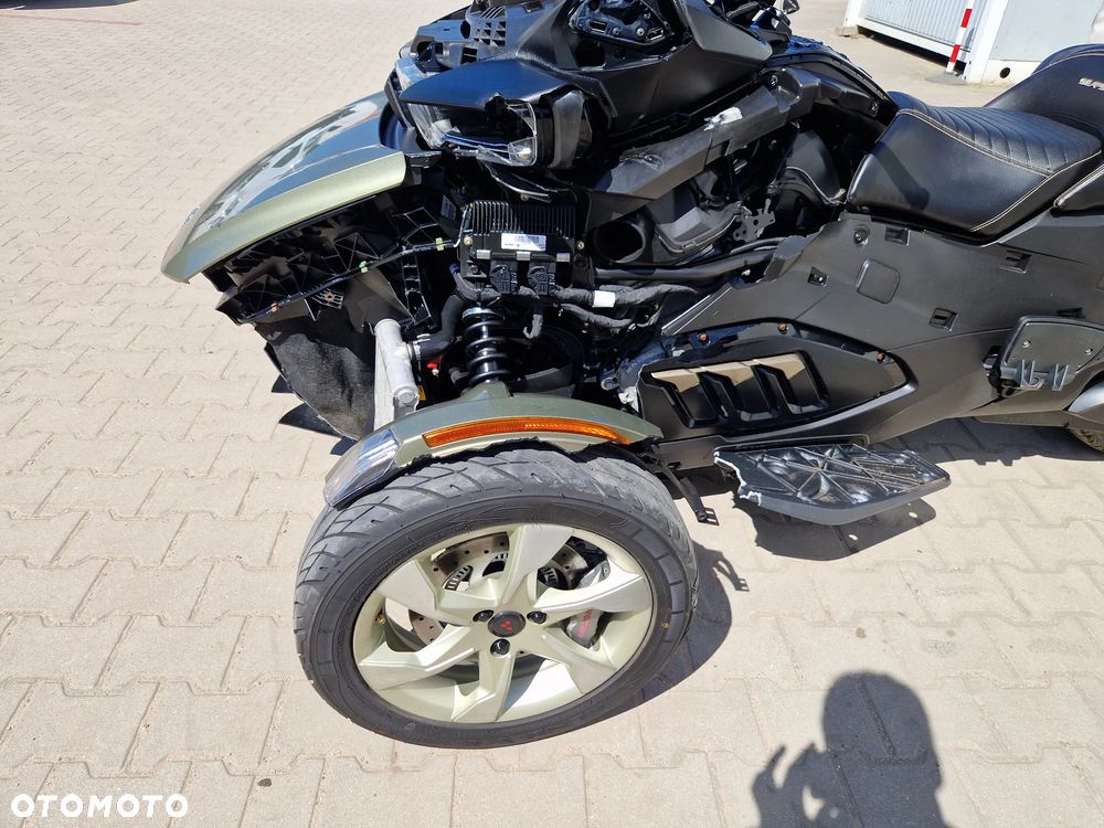 Can-Am Spyder - 12