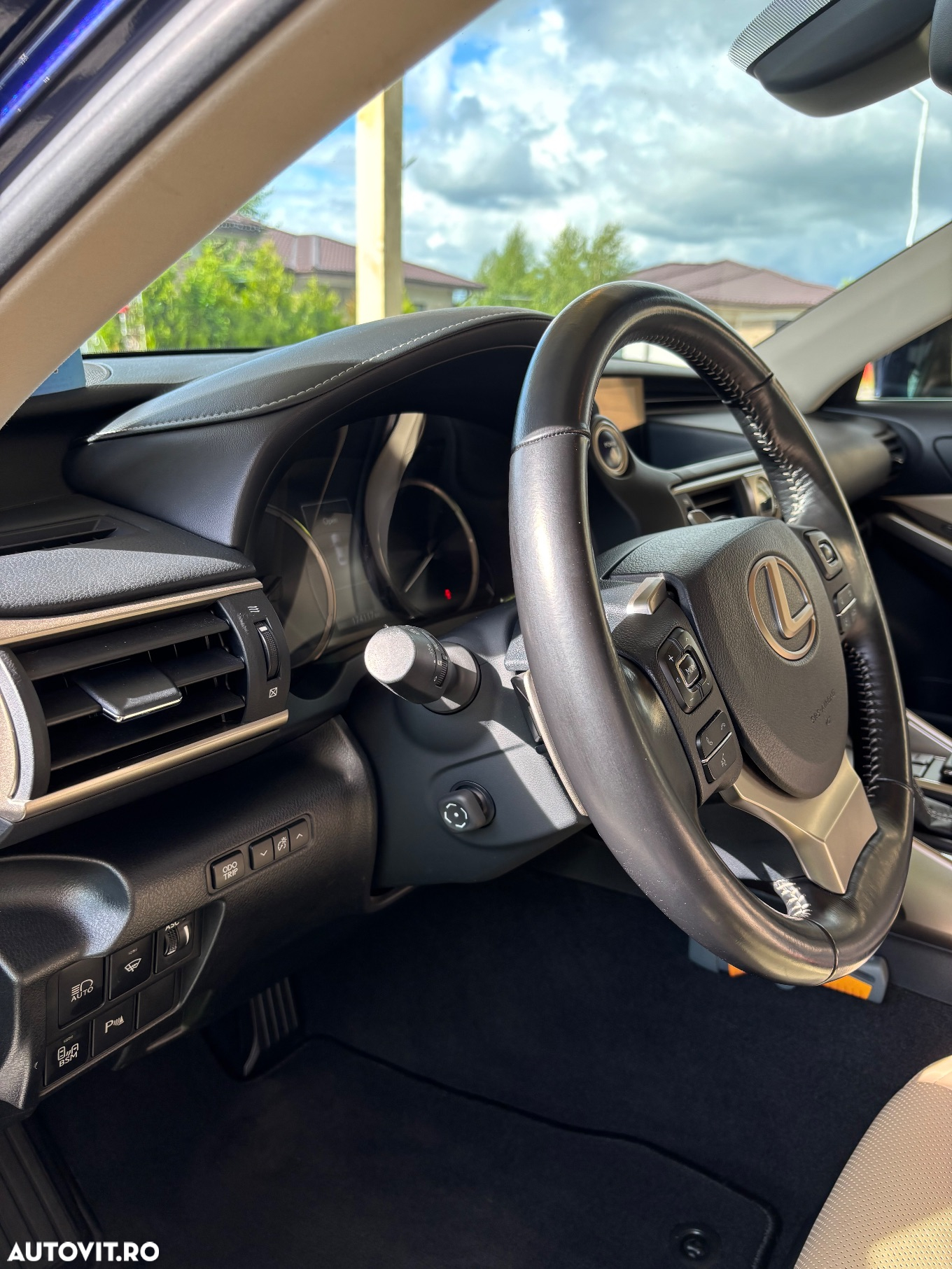 Lexus Seria IS 300h Aut. Luxury - 16