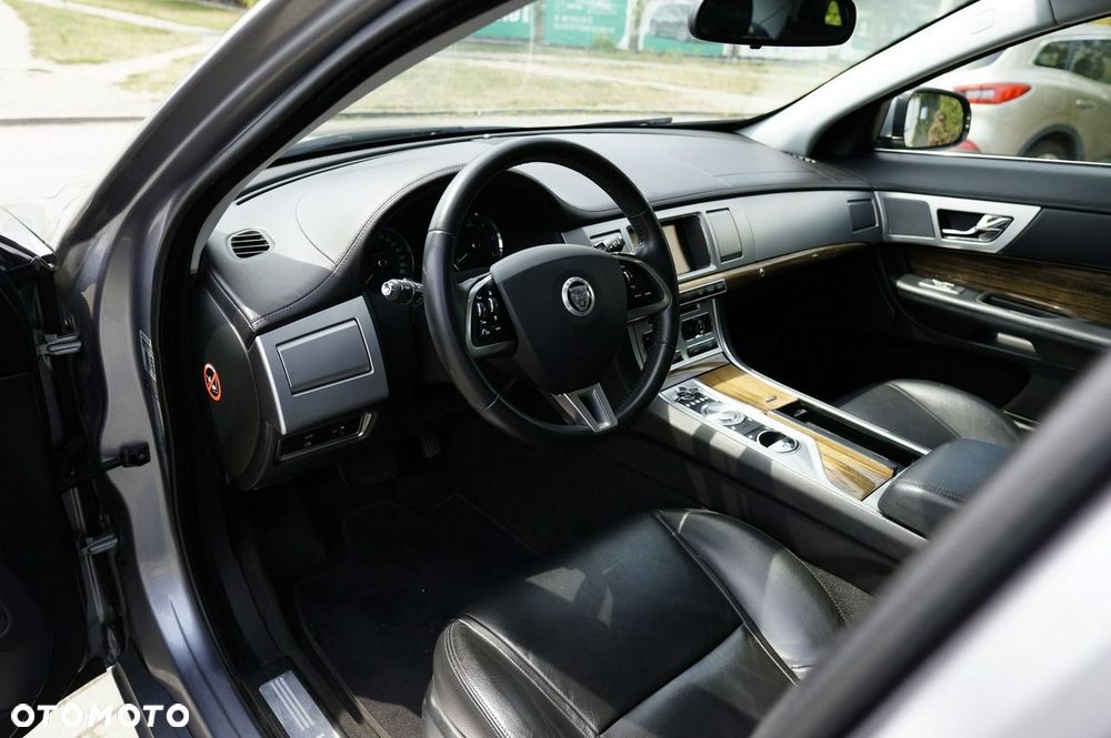 Jaguar XF 3.0 V6 D Luxury - 9