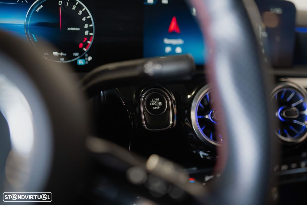 Mercedes-Benz A 250 e 8G-DCT AMG Line - 35