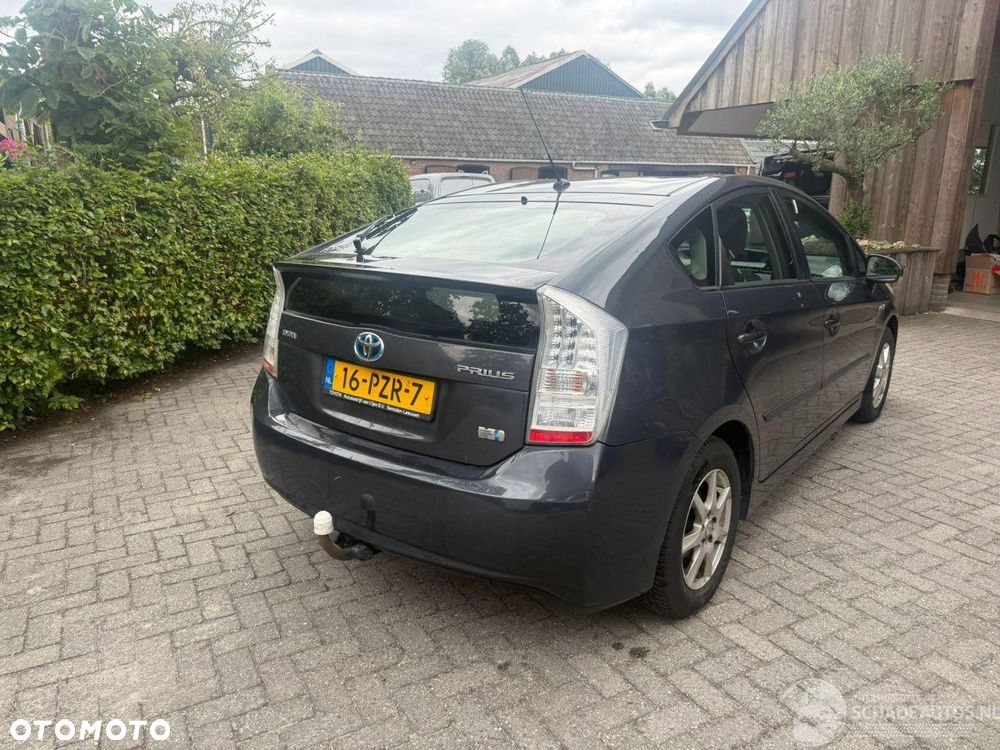 Toyota Prius (Hybrid) Executive - 8