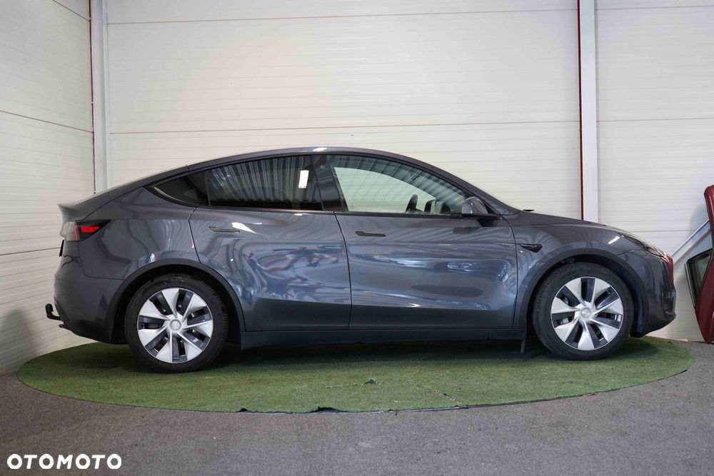 Tesla Model Y Long Range AWD - 5