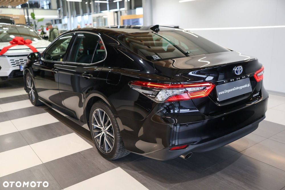 Toyota Camry - 4