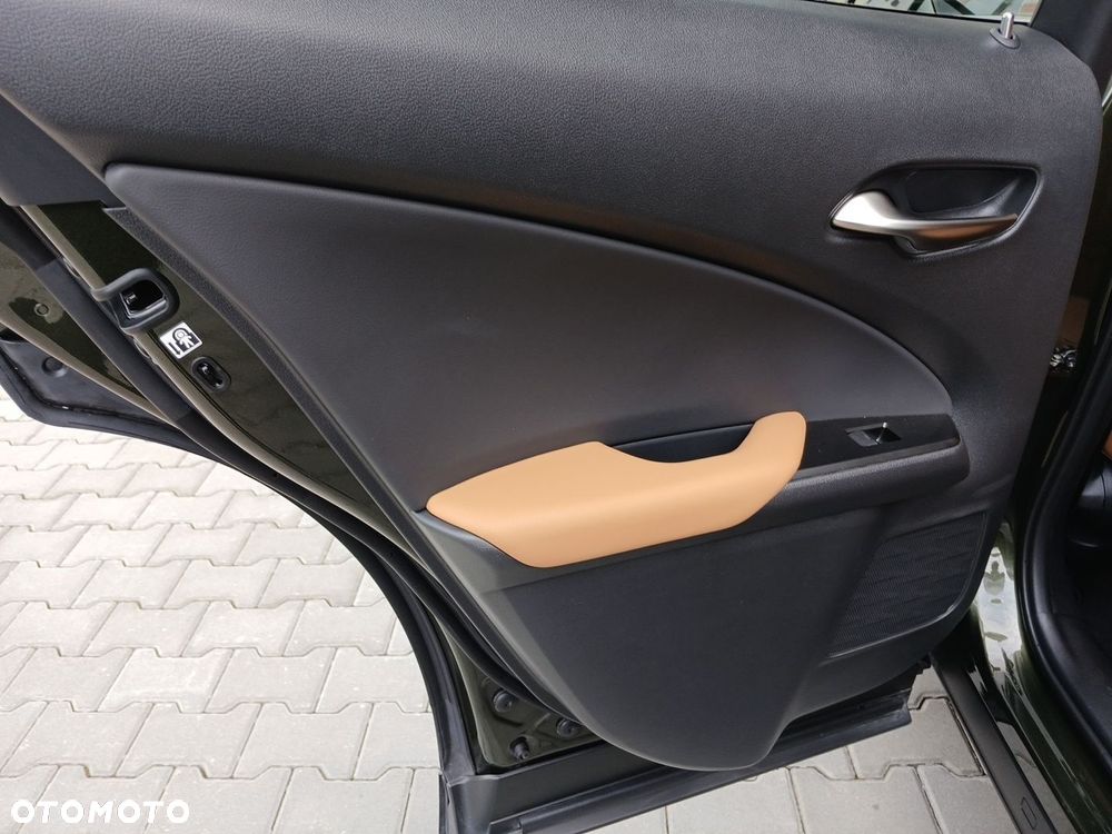 Lexus UX 300h F Sport Design - 25