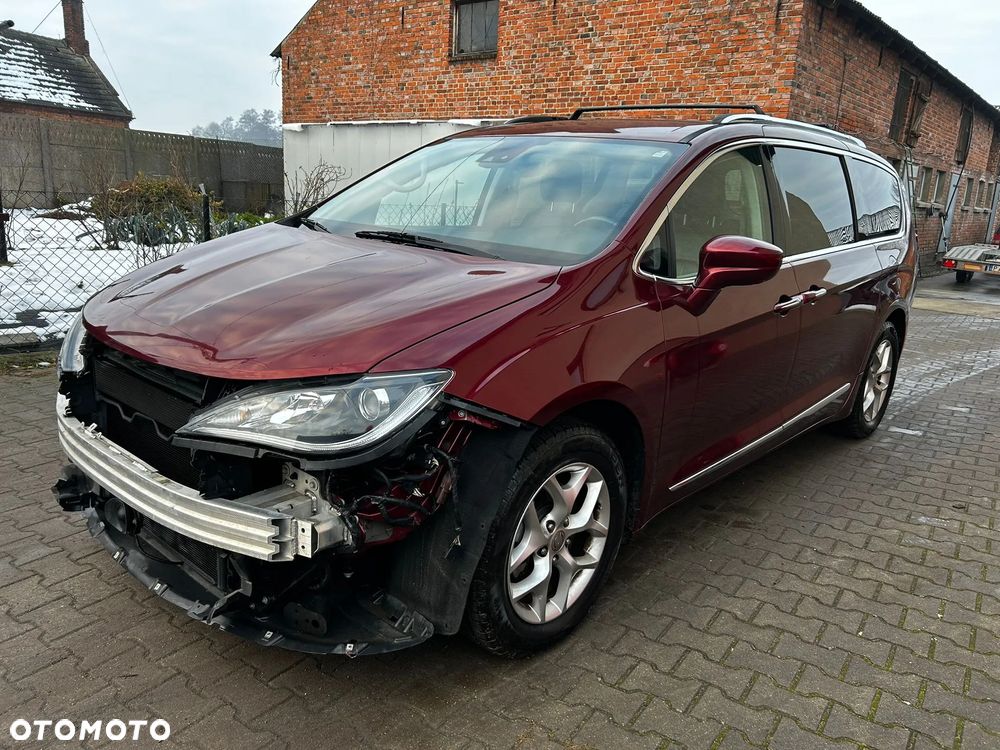 Chrysler Pacifica - 1