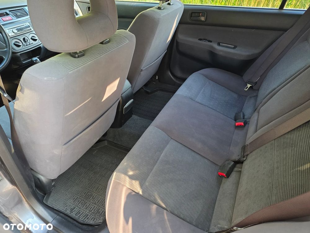 Mitsubishi Lancer 1.6 Invite - 8