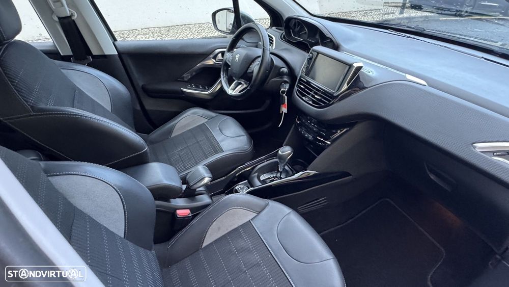 Peugeot 2008 1.2 PureTech Allure EAT6 - 5