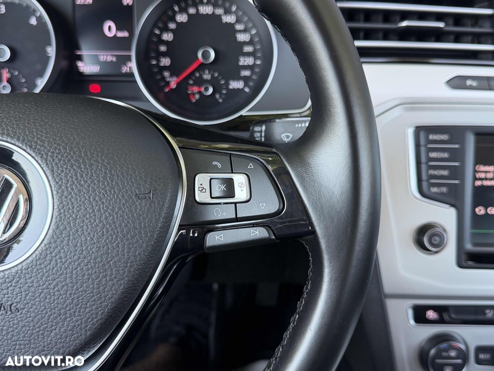 Volkswagen Passat 2.0 TDI SCR DSG Business - 30