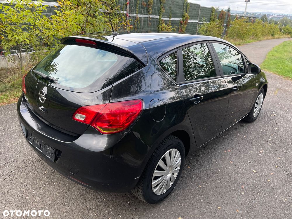 Opel Astra 2012 photo 3