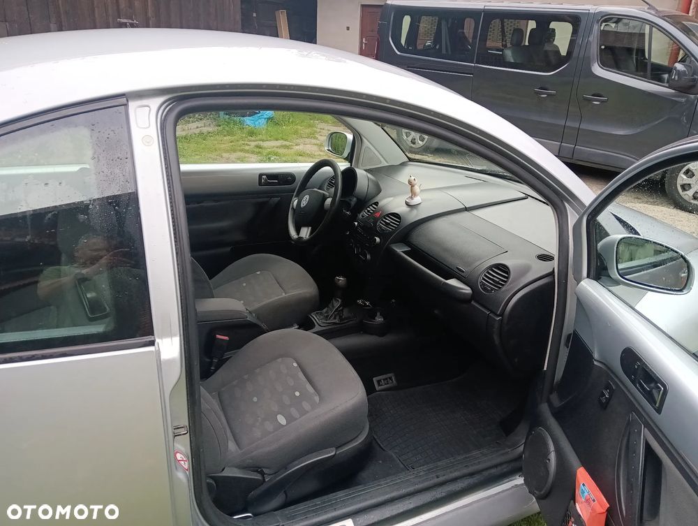 Volkswagen New Beetle - 5