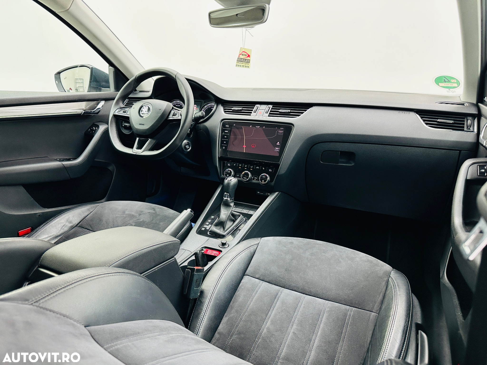 Skoda Octavia Combi 1.6 TDI DSG Premium Edition - 24