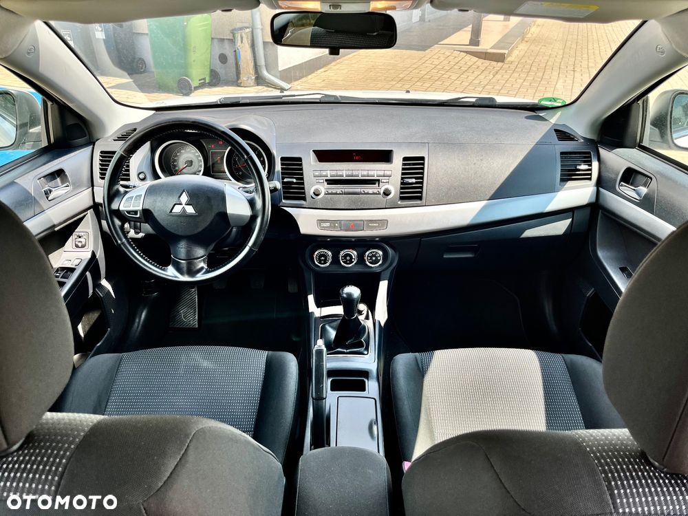 Mitsubishi Lancer 1.5 Invite - 21