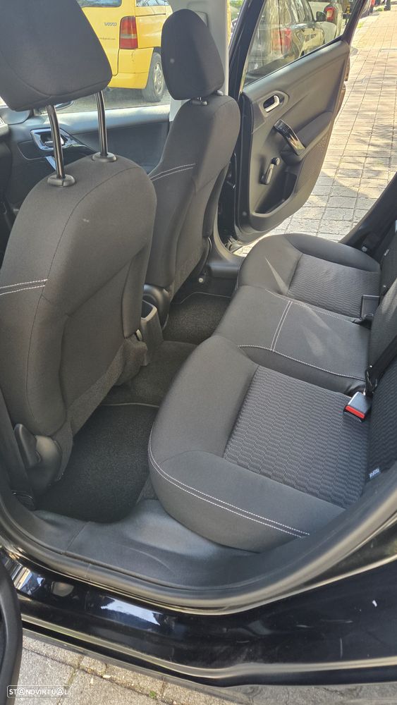 Peugeot 208 1.2 PureTech Style - 18