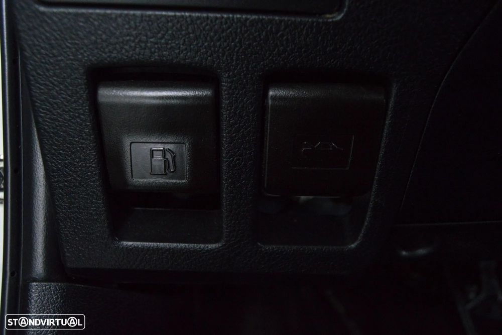 Toyota Hilux 2.4 D-4D 4X2 Cabine Extra 3L - 29