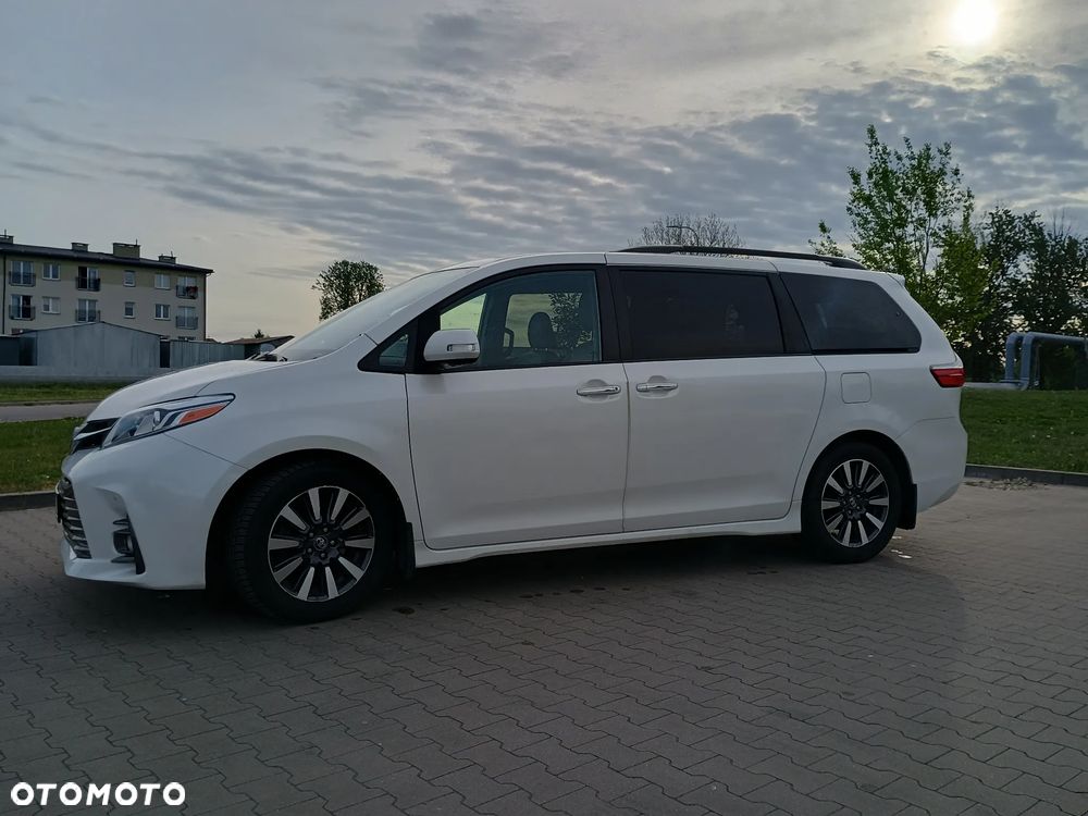 Toyota Sienna - 2