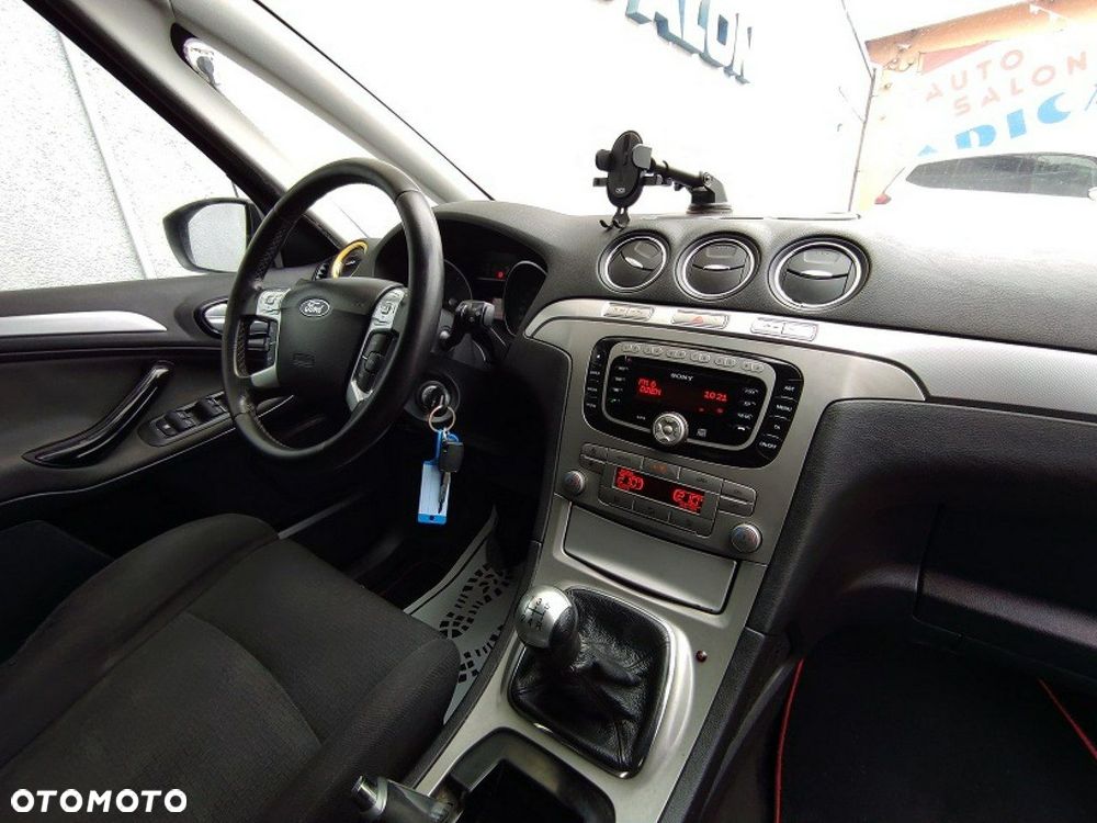 Ford S-Max - 11