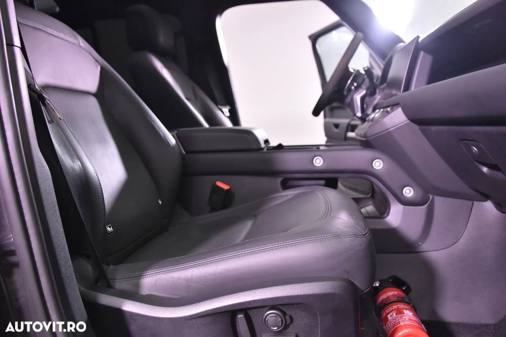 Land Rover Defender - 11
