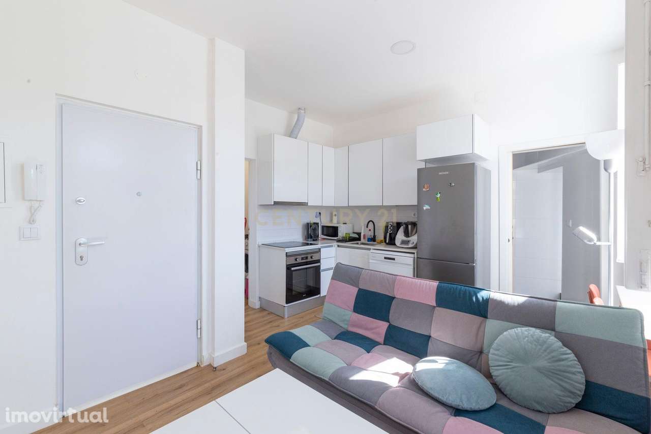 T1 com Vista Cidade em Camarate, arrendado até Maio 2027. - Grande imagem: 3/16