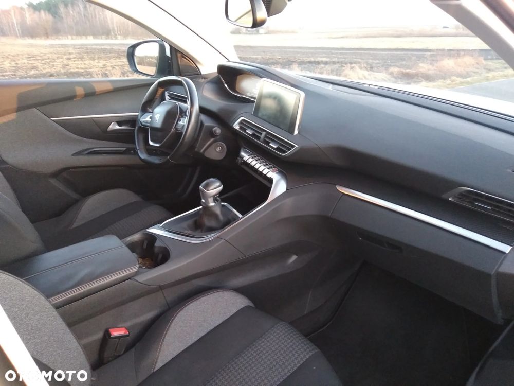 Peugeot 3008 1.5 BlueHDi Allure S&S - 7