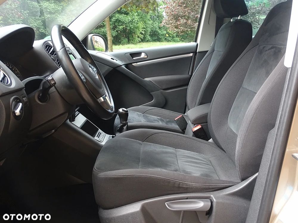 Volkswagen Tiguan 2.0 TDI DPF BlueMotion Technology Sport & Style - 16