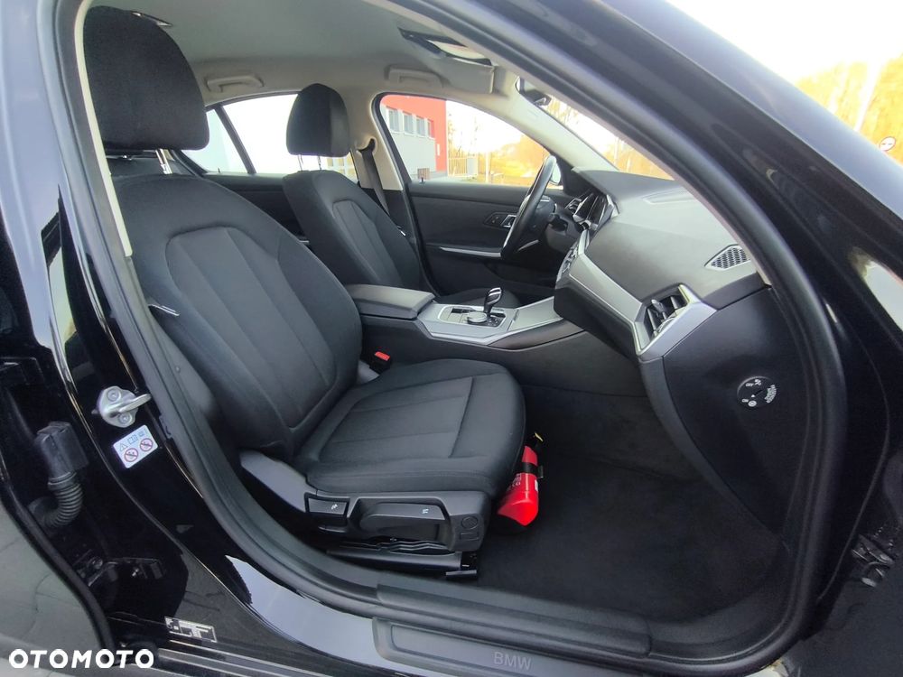 BMW Seria 3 320e - 18