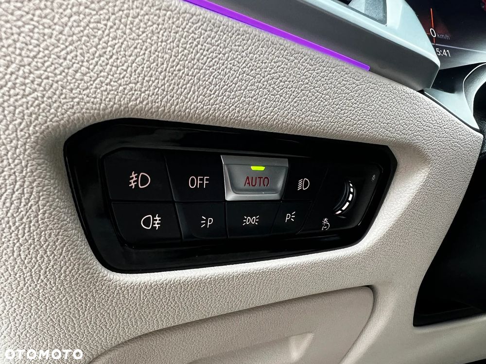 BMW Seria 3 320d xDrive Sport Line Shadow sport - 33